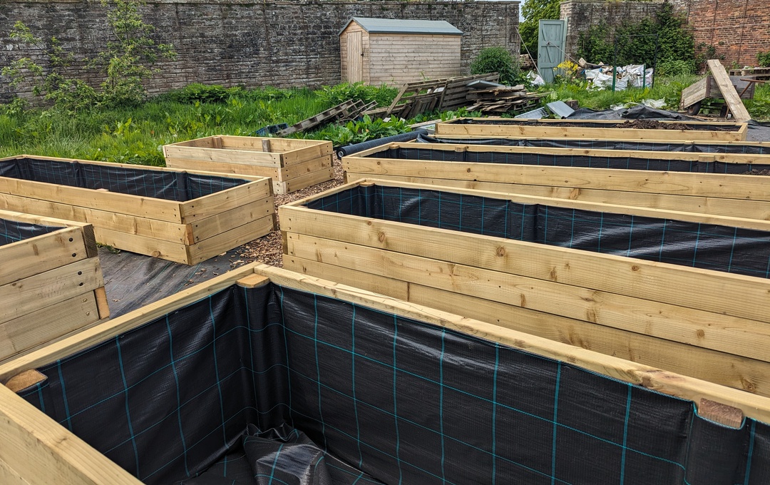 Linburn Walled Garden High Planters